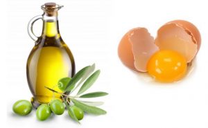Egg-yolk-and-Olive-oil-mask